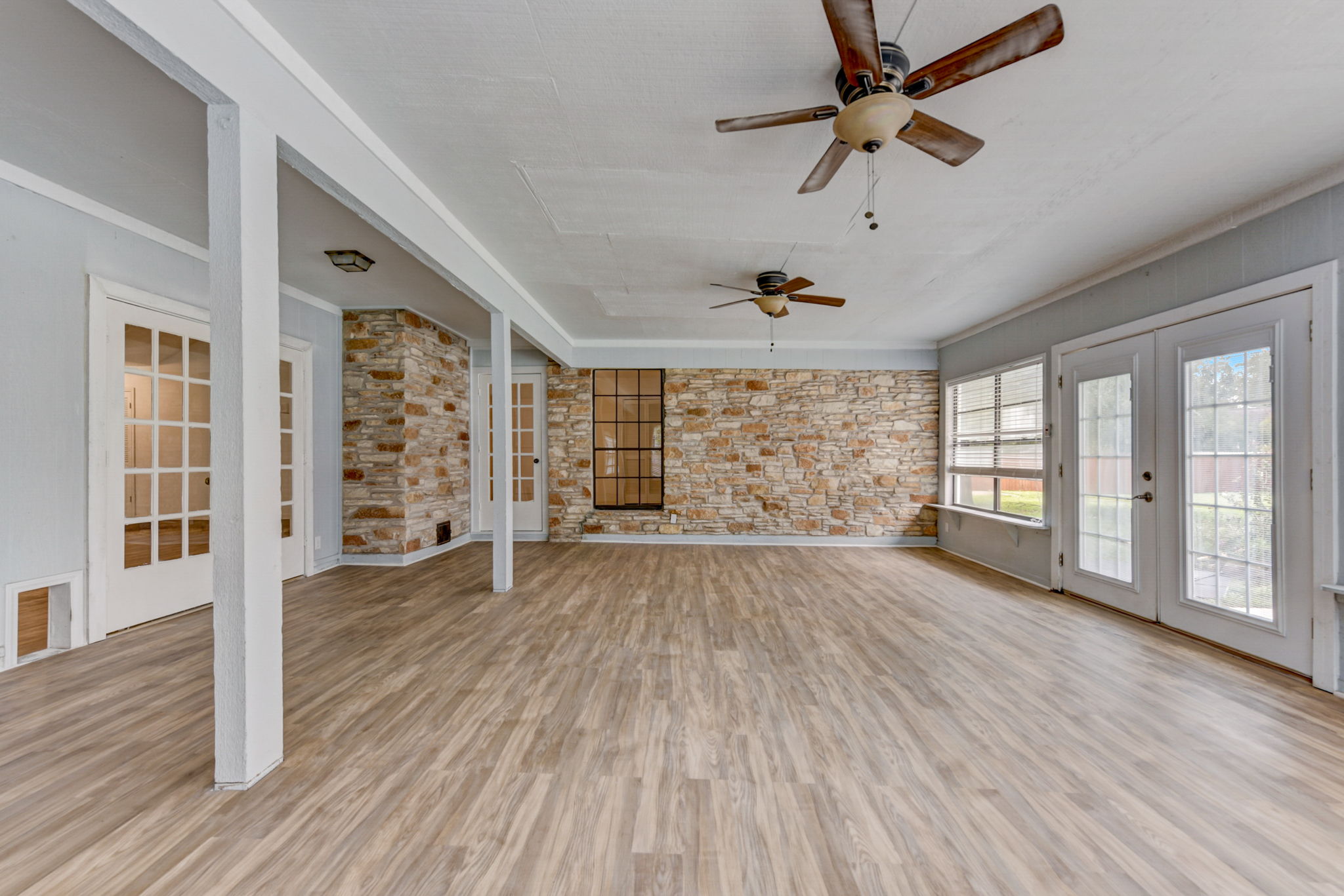 Shady Hollow Dr -024