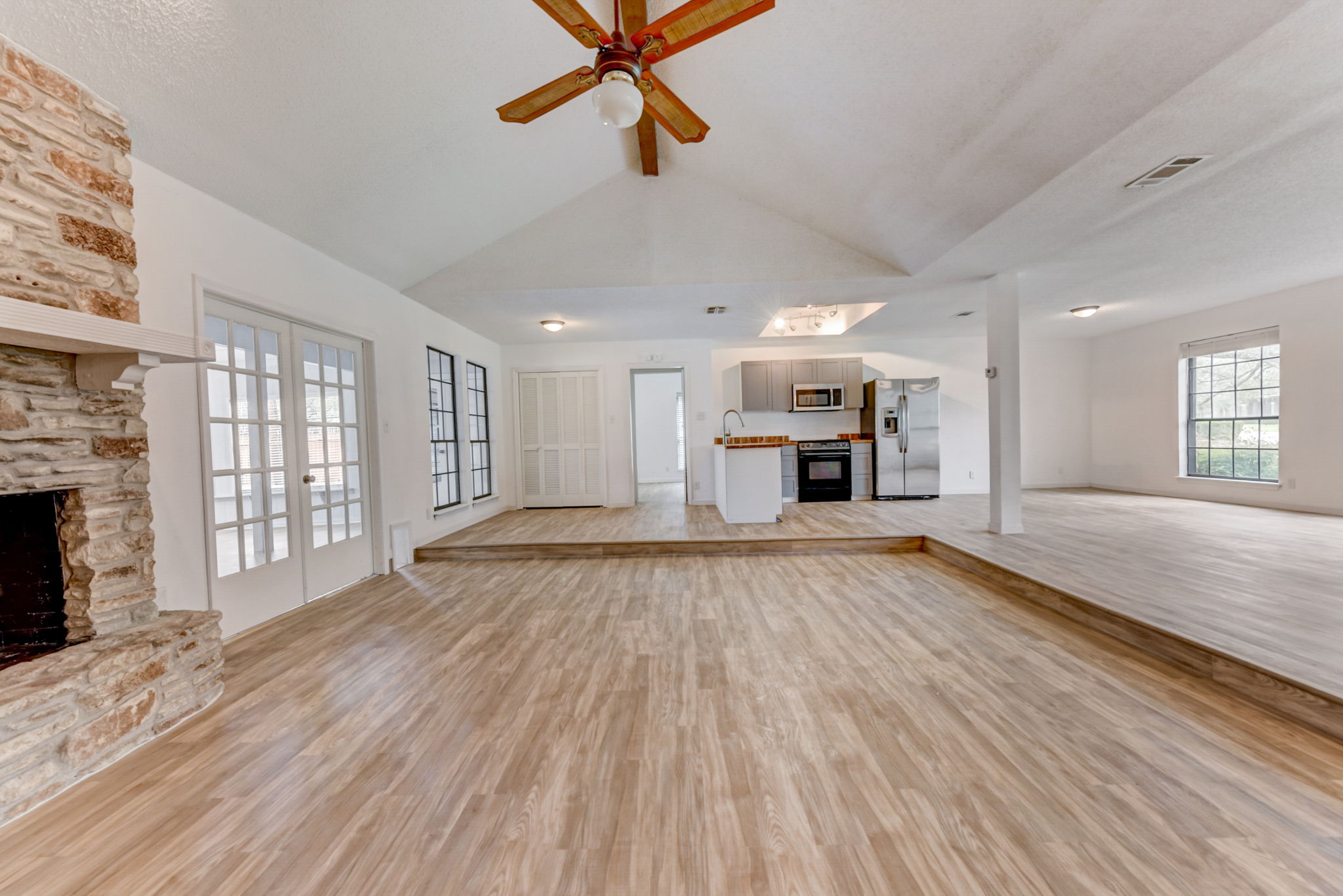 Shady Hollow Dr -010