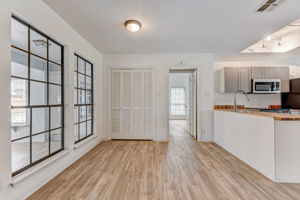 Shady Hollow Dr -015