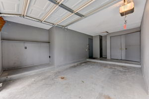 Shady Hollow Dr -040