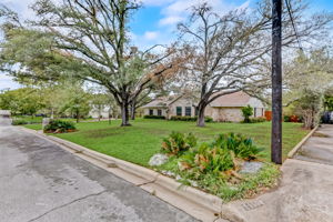 Shady Hollow Dr -003