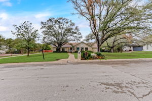Shady Hollow Dr -002