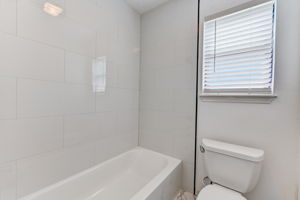 Shady Hollow Dr -032