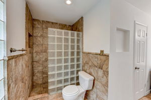 Shady Hollow Dr -022