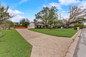 Shady Hollow Dr -001