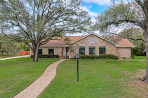 Shady Hollow Dr -004