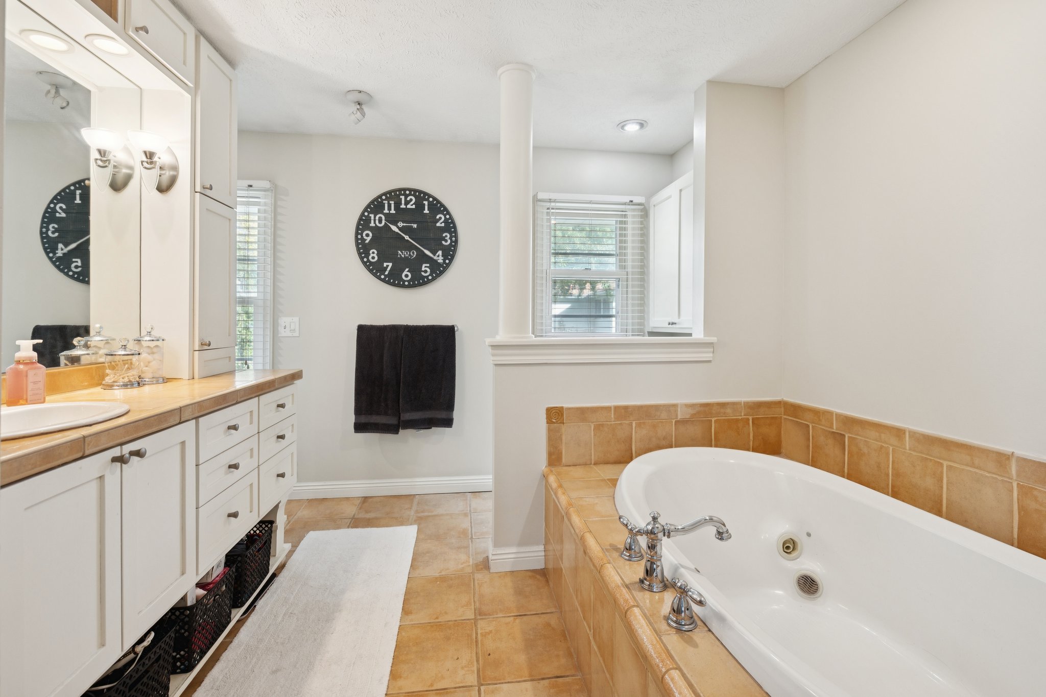7232 - 11116 Hilltop Ave_014.jpg