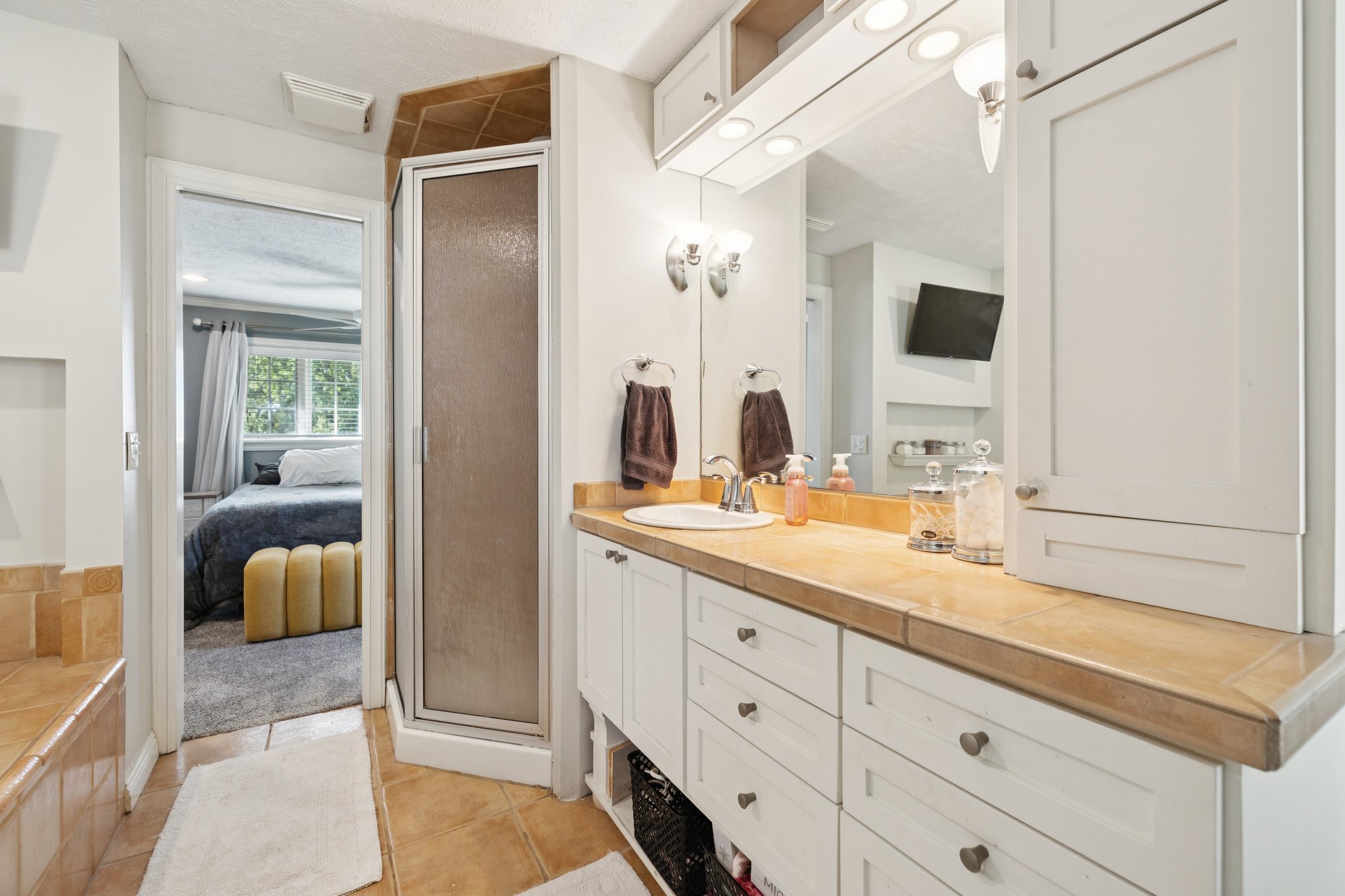 7232 - 11116 Hilltop Ave_015.jpg