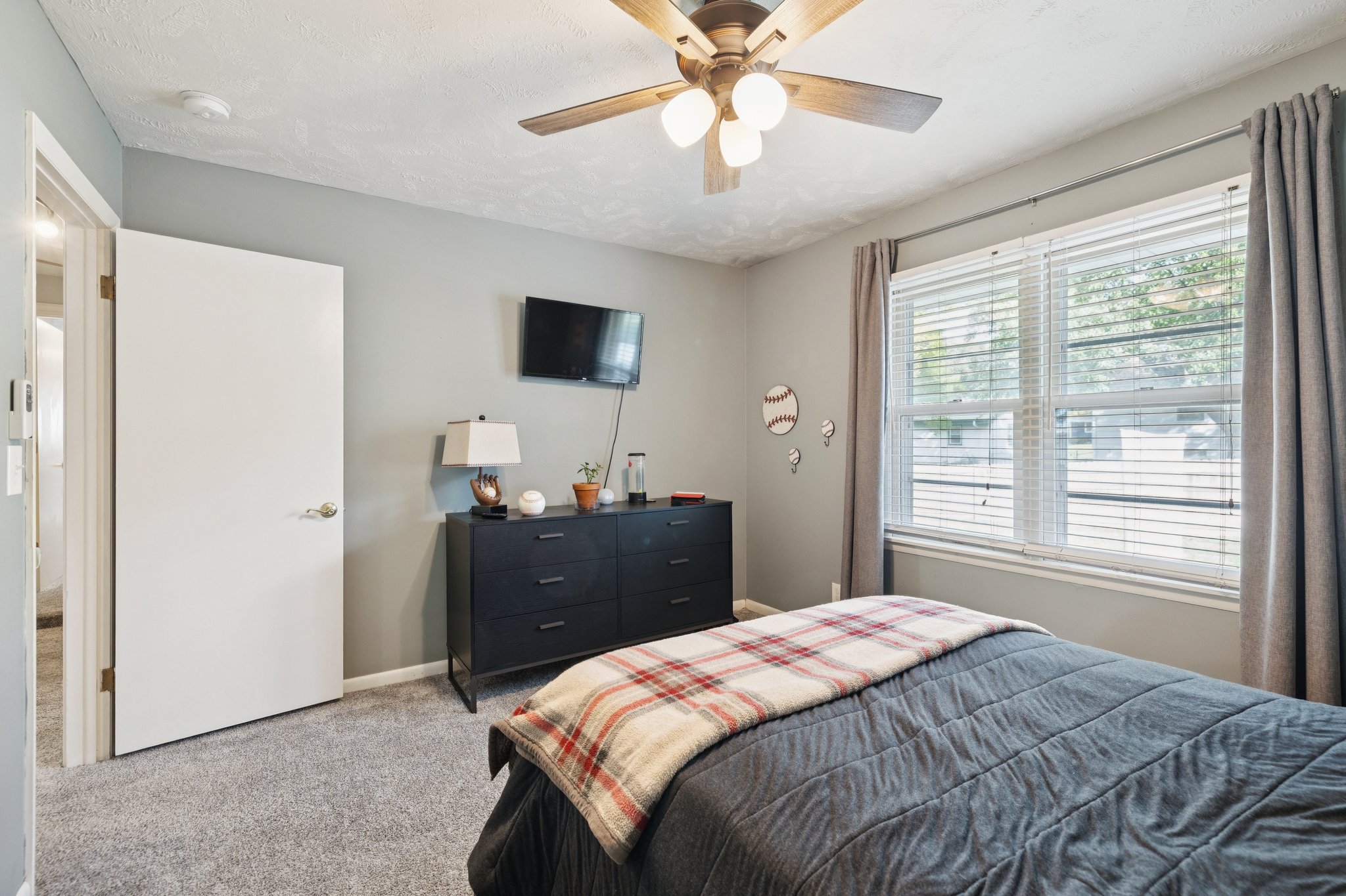 7232 - 11116 Hilltop Ave_020.jpg