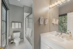 Ensuite Bath 3