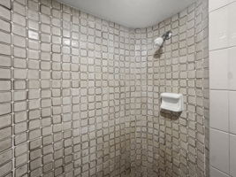 Bathroom 1 - IMG_7786