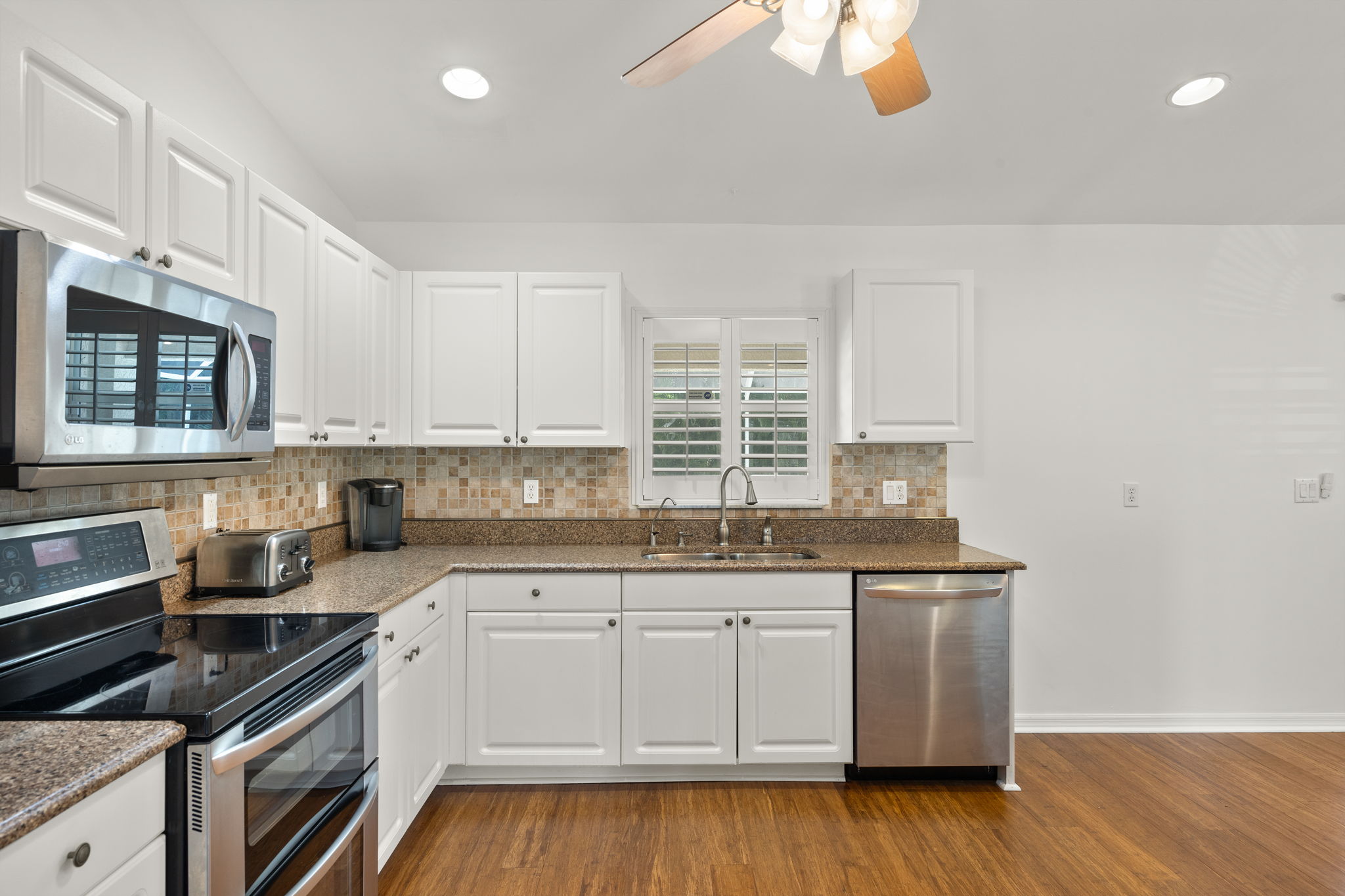 Kitchen 2 of 3