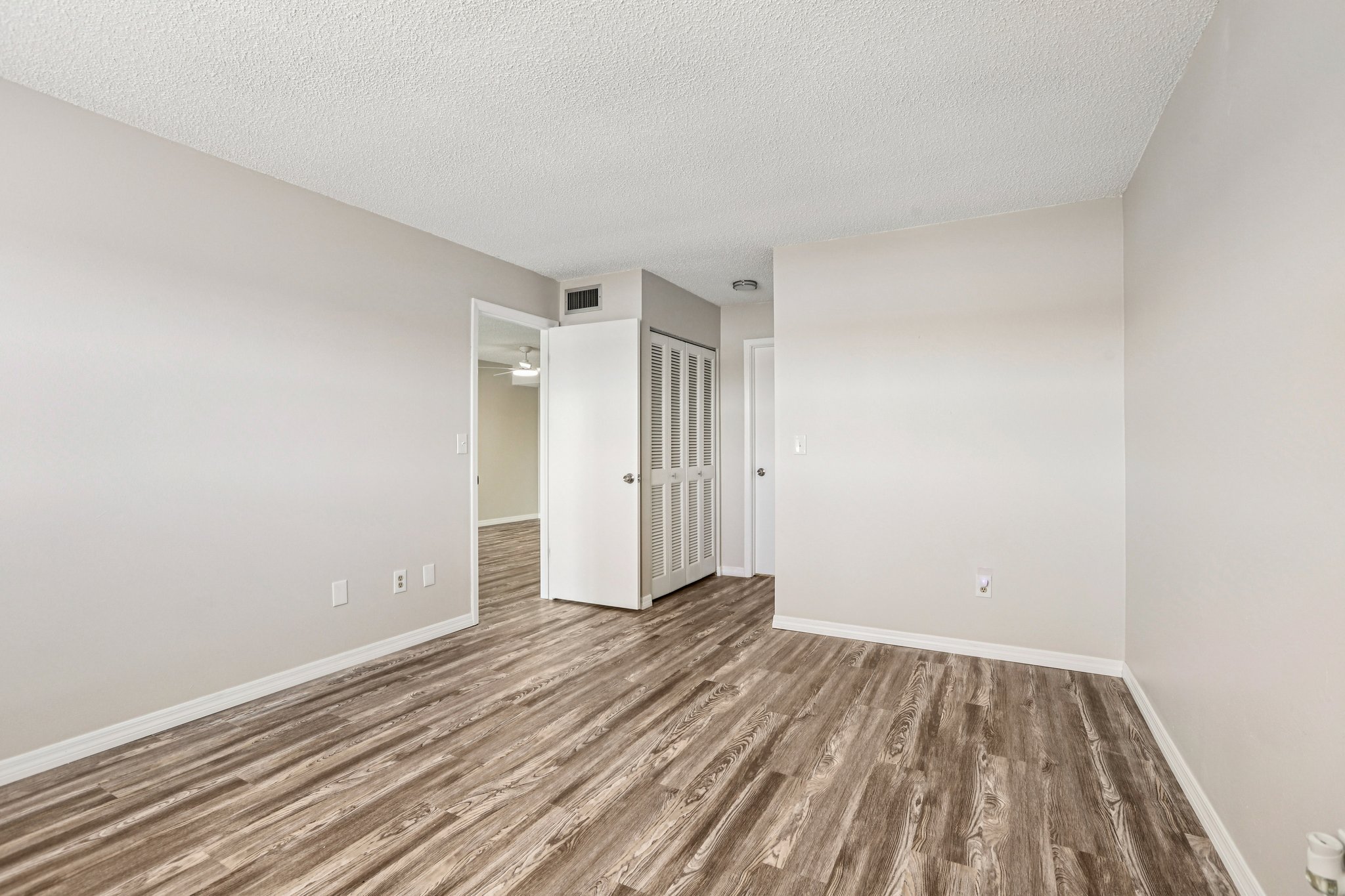 Carriage Hill Dr 1-S2801-023.jpg