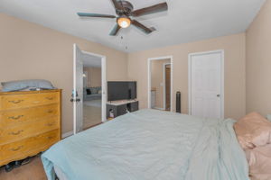 Primary Bedroom1b