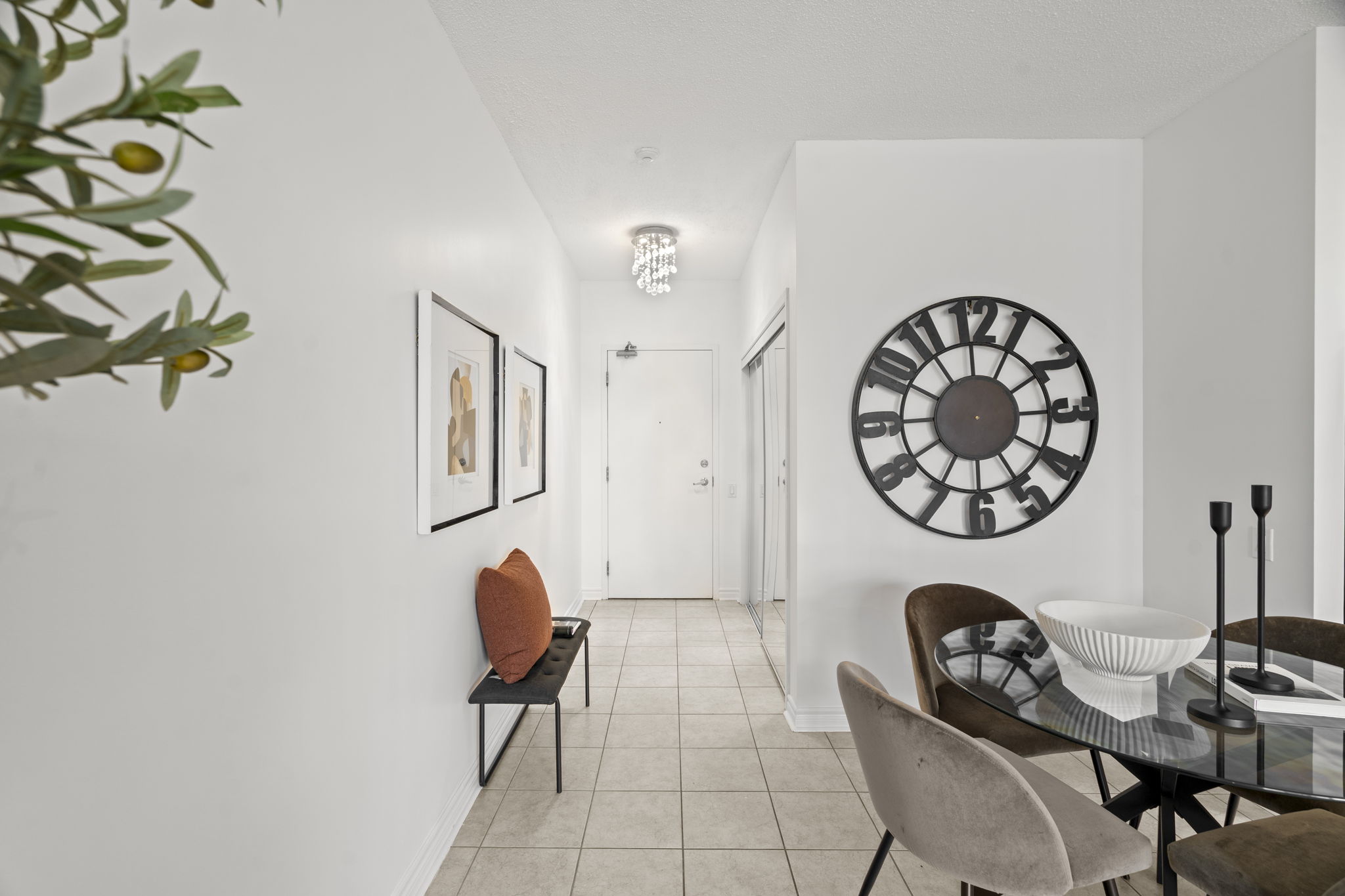 11121 Yonge St Unit 223 Richmond Hill, ON L4C 0S7