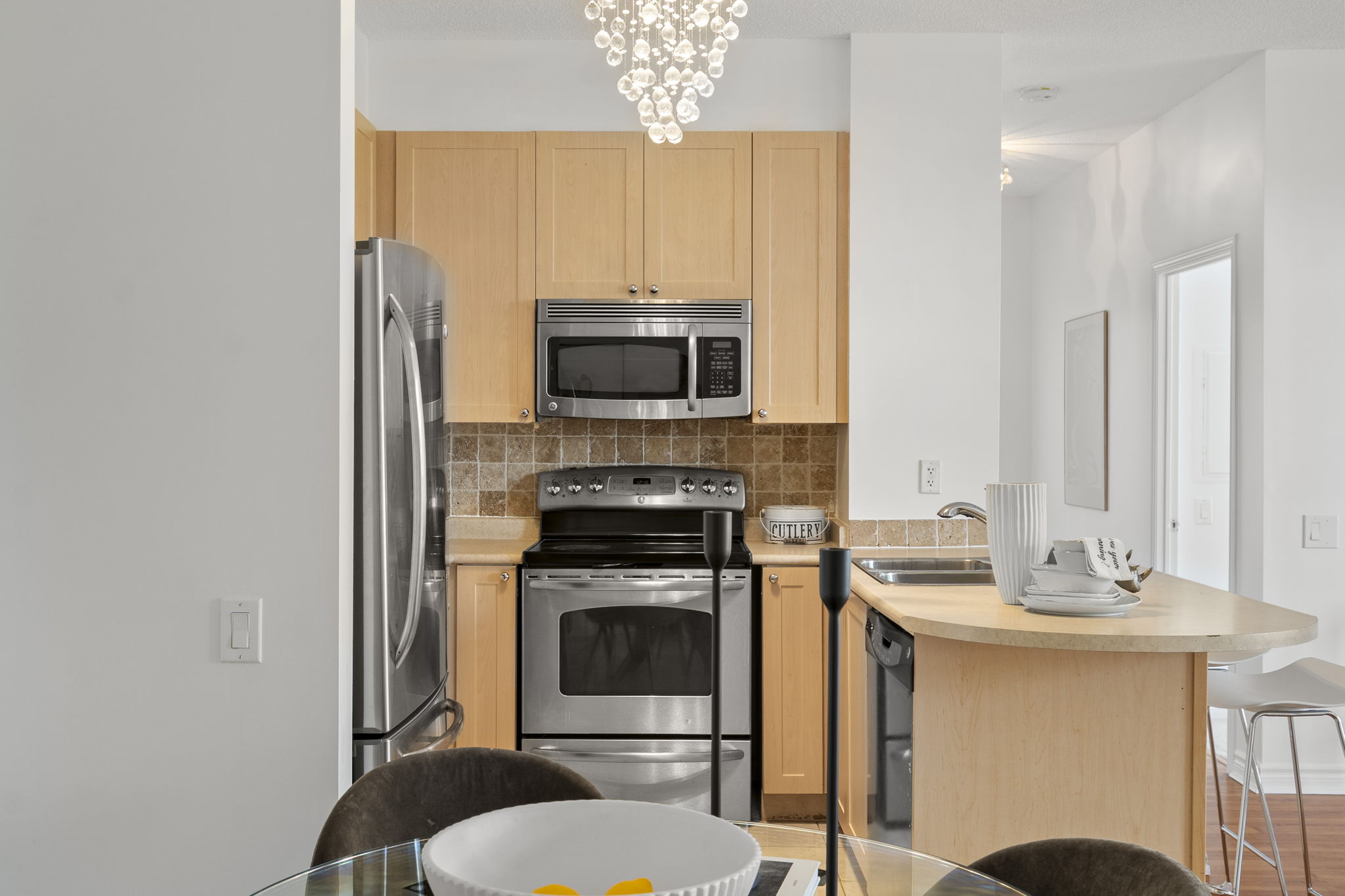 11121 Yonge St Unit 223 Richmond Hill, ON L4C 0S7