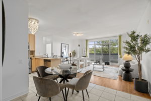 11121 Yonge St Unit 223, Richmond Hill ON
