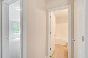 30 BR 2 Full Bath View Split w Closet