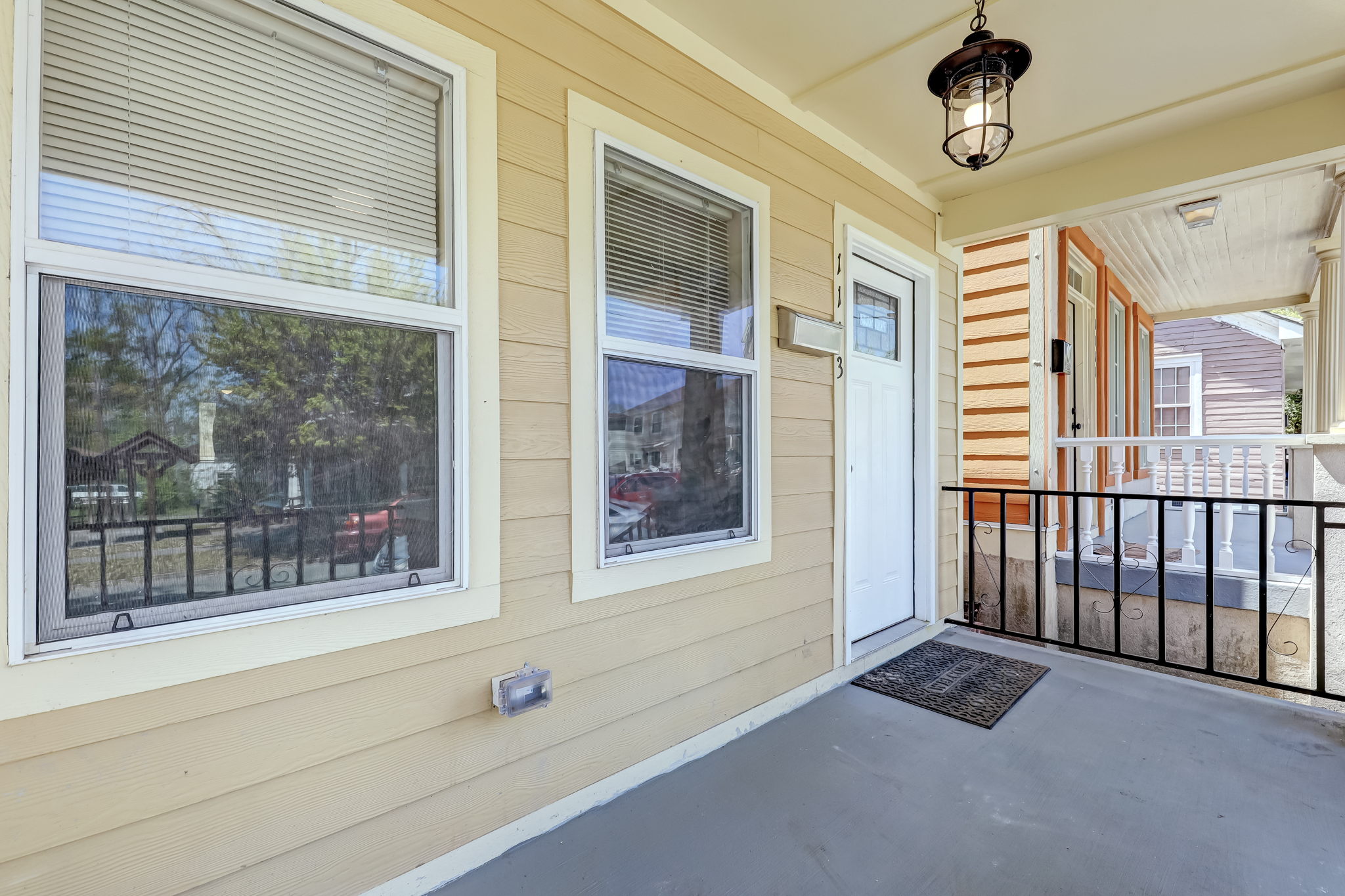 Front Porch/Entrance