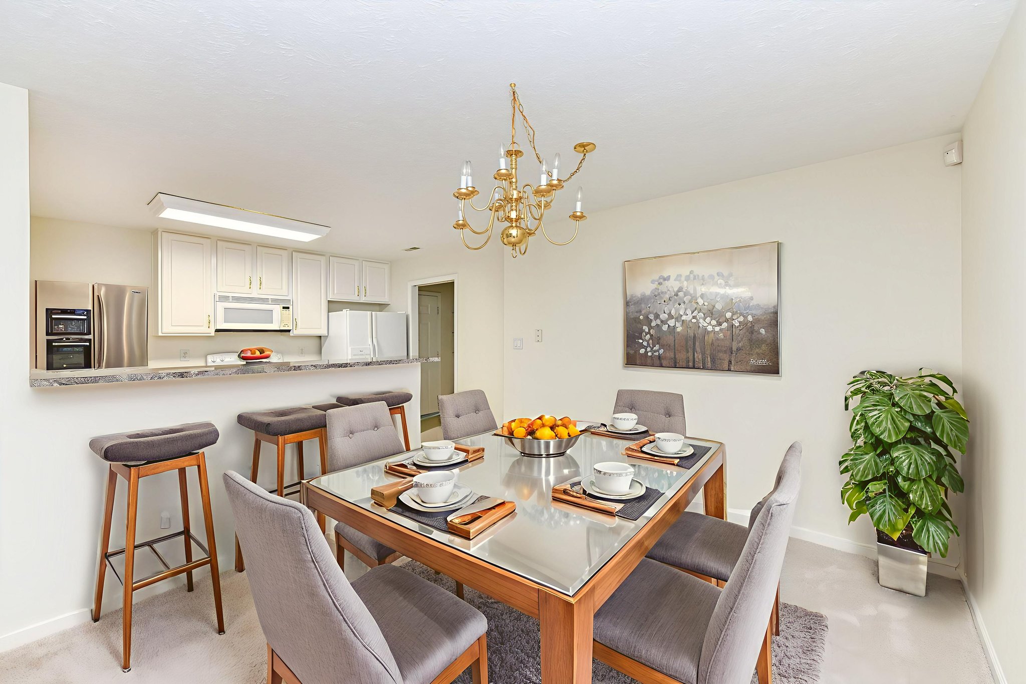 DSC_1167 virtually staged.jpeg