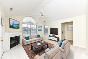 DSC_1145 virtually staged.jpeg