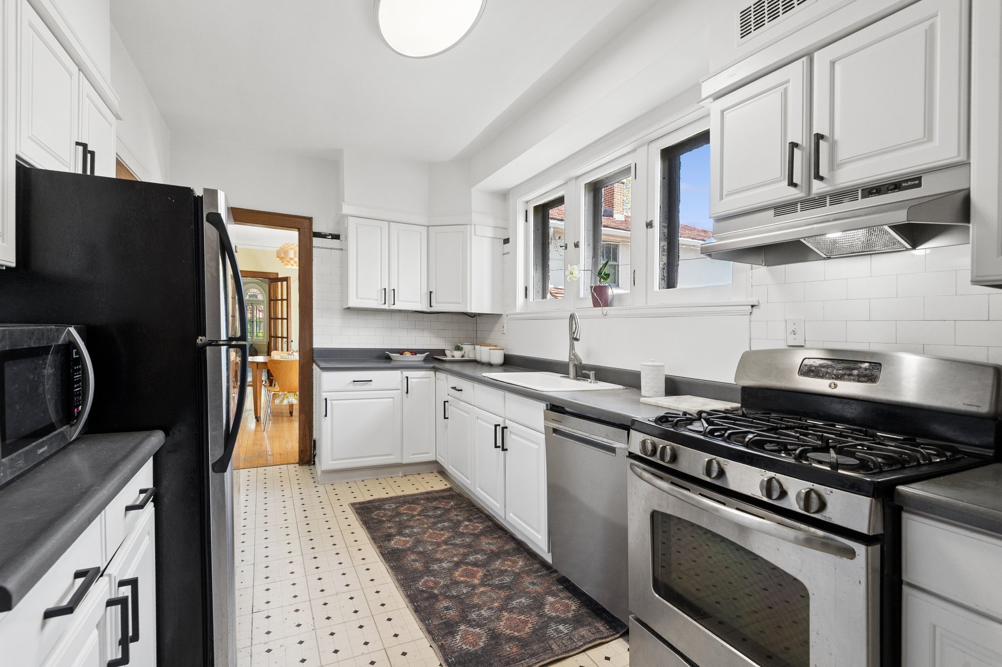 1114 Dobson St_002.jpg