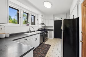 1114 Dobson St_003.jpg