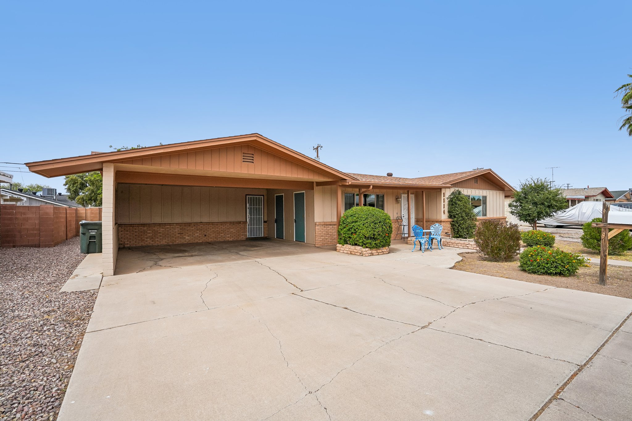 E 9th Pl-S0105-002.jpg