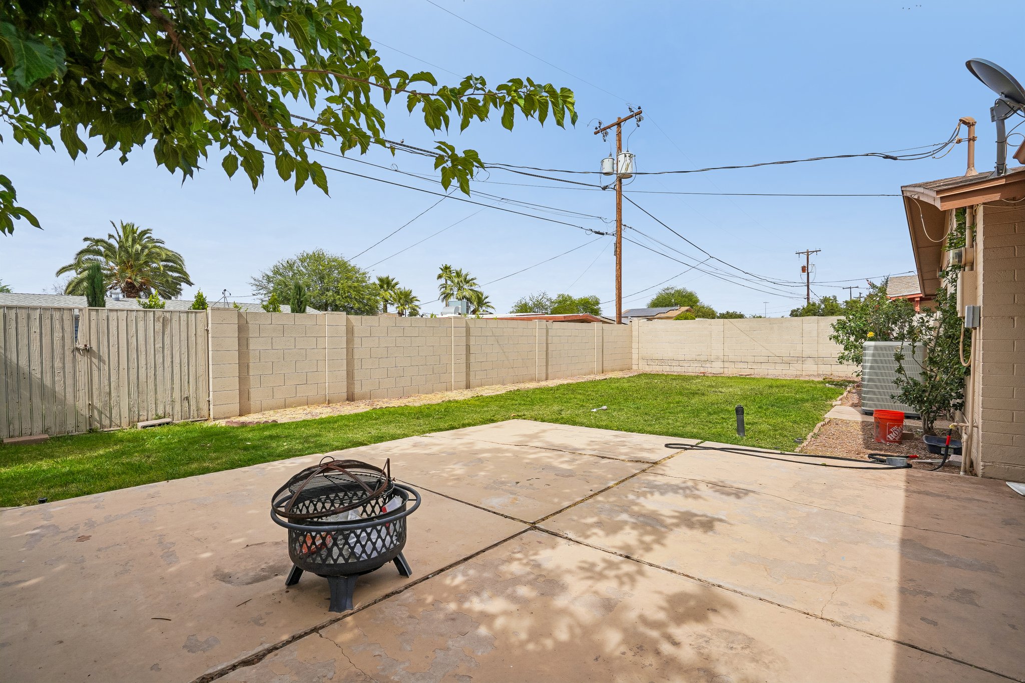 E 9th Pl-S0105-029.jpg