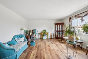E 9th Pl-S0105-018.jpg