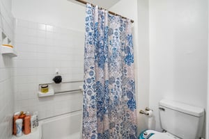E 9th Pl-S0105-022.jpg