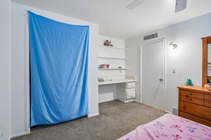 E 9th Pl-S0105-024.jpg