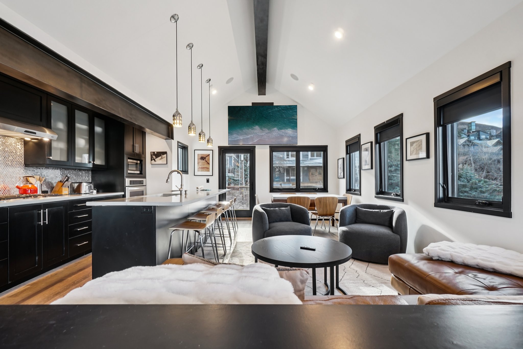 Empire Ave-L0711-008.jpg