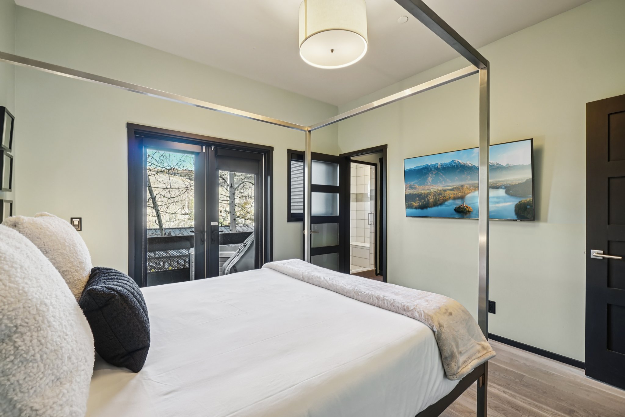 Empire Ave-L0711-023.jpg