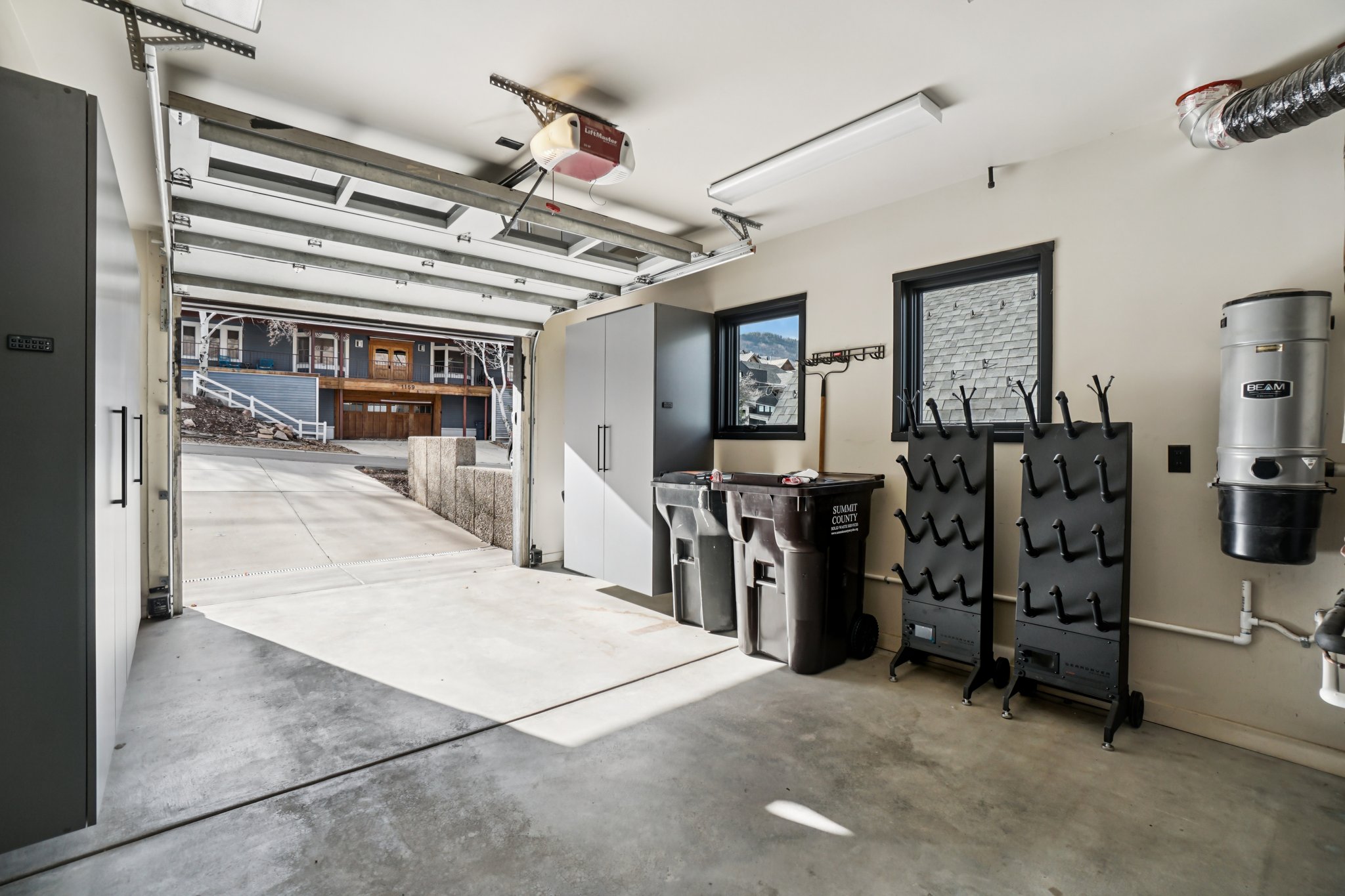 Empire Ave-L0711-033.jpg