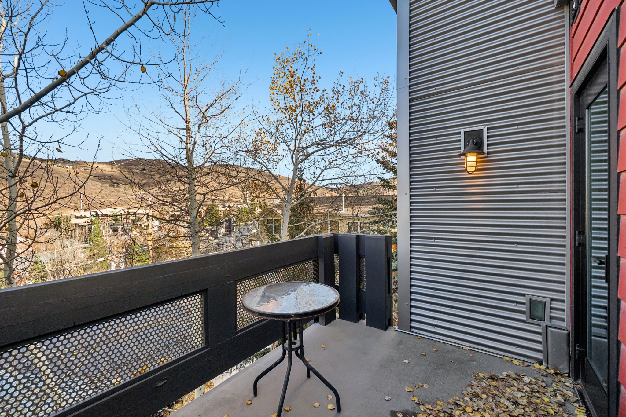 Empire Ave-L0711-035.jpg