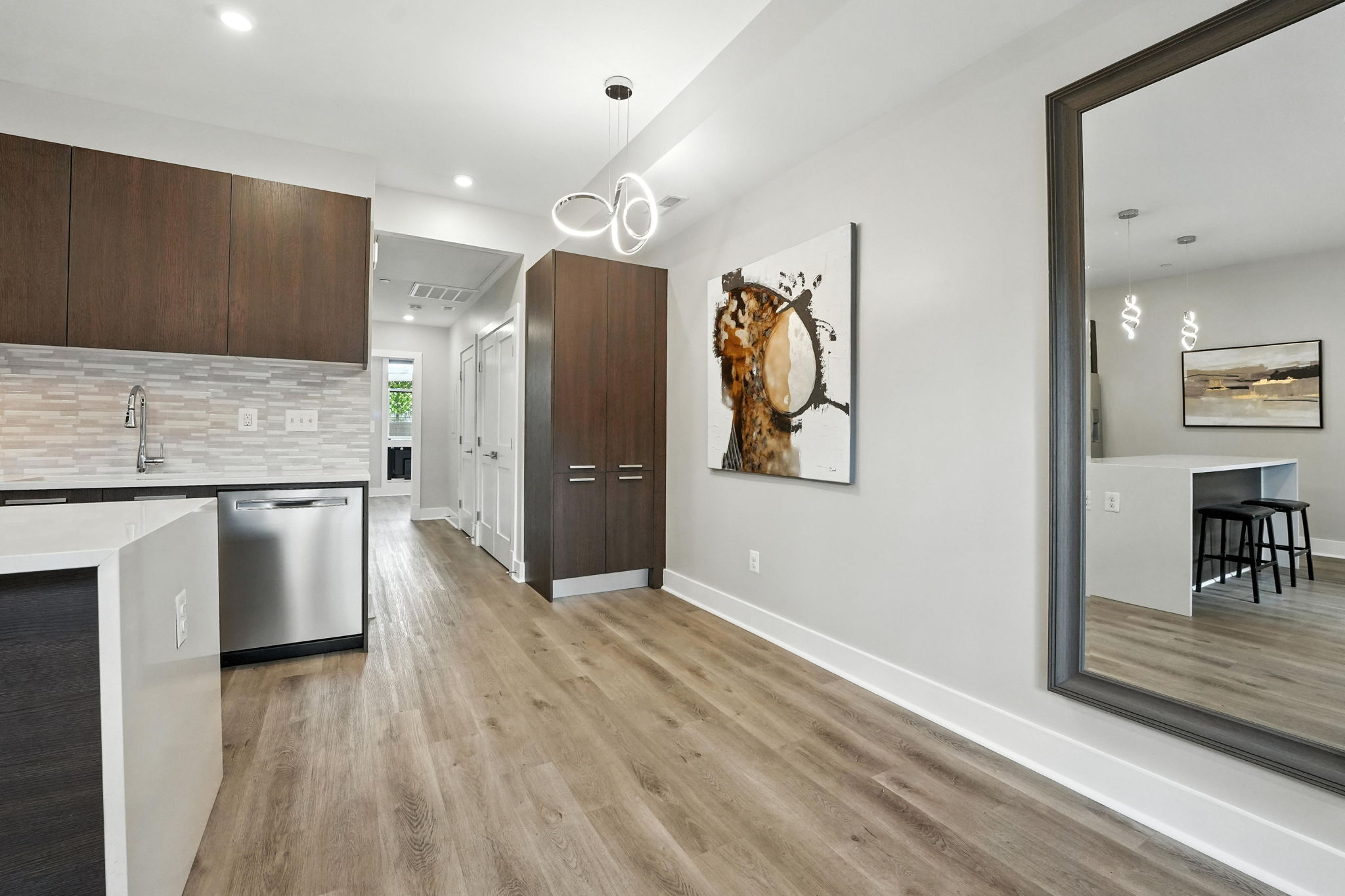 Space and light for a cafe table