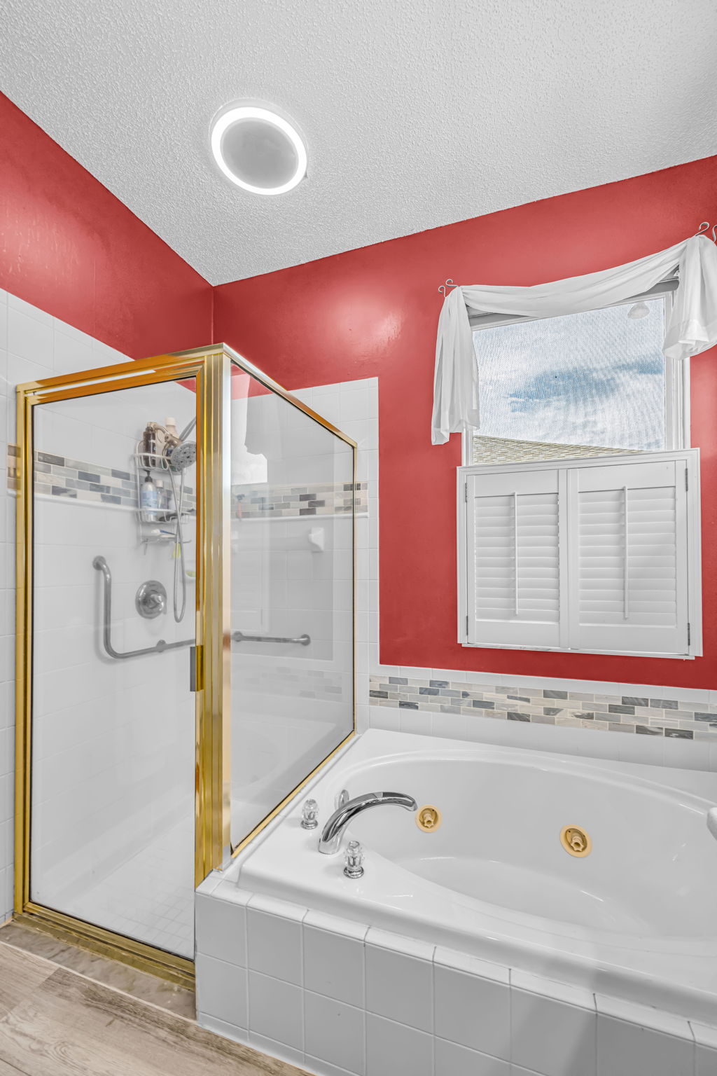 Primary Bathroom 1c-e