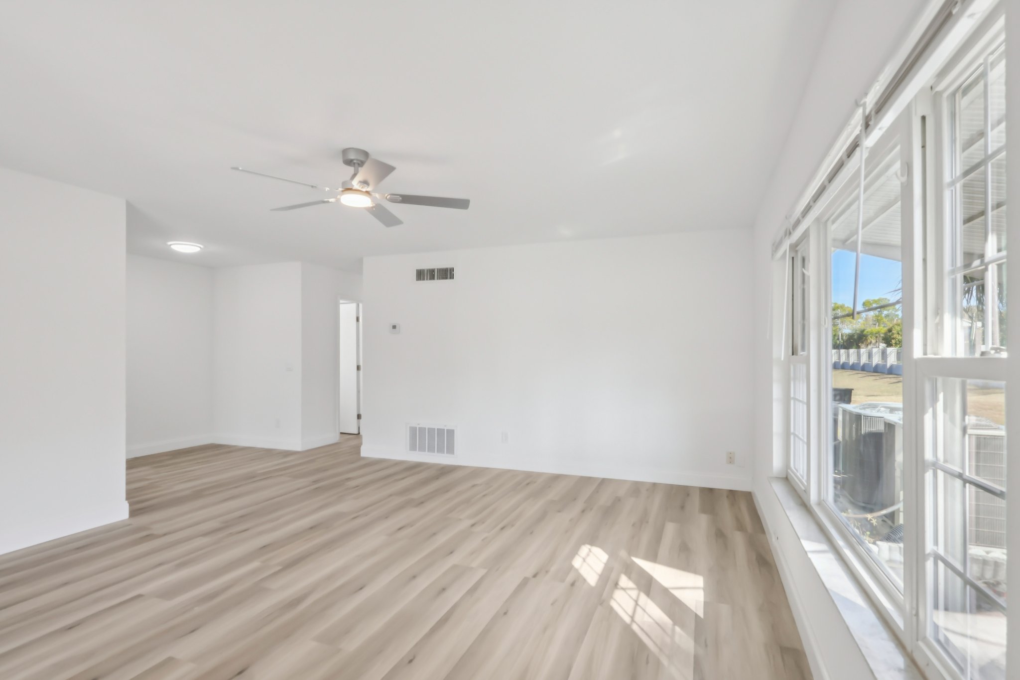 Acme Dr-S2201-008.jpg