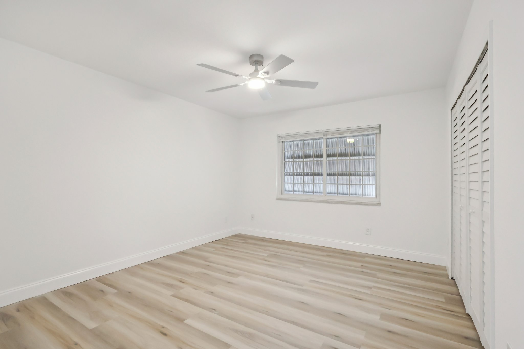 Acme Dr-S2201-020.jpg