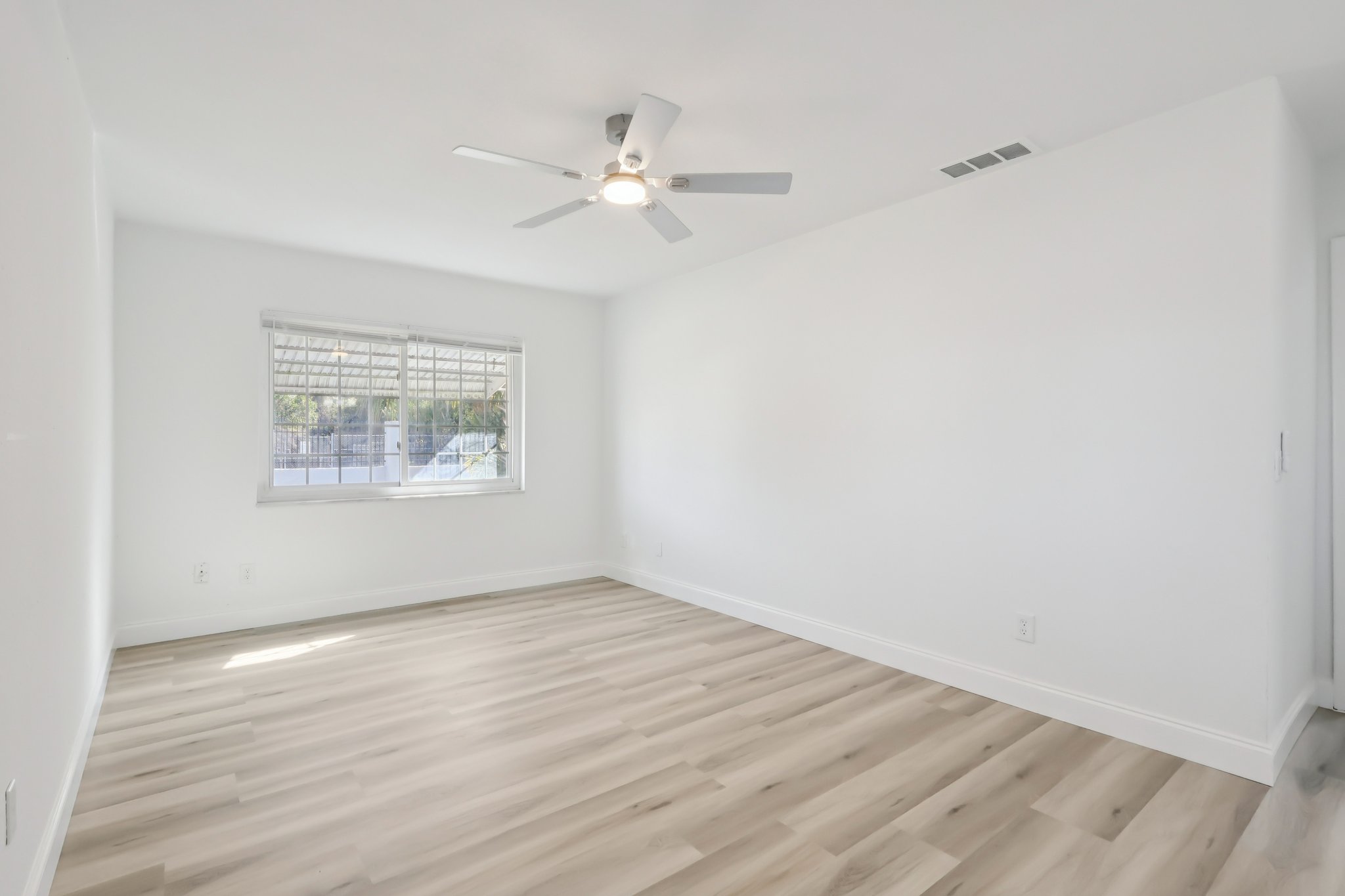 Acme Dr-S2201-023.jpg