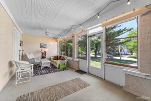 1115 N Wheaton Ave, Wheaton, IL 60187, USA Photo 3