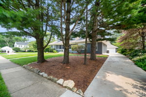 1115 N Wheaton Ave, Wheaton, IL 60187, USA Photo 21