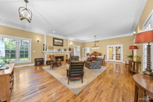 1115 N Wheaton Ave, Wheaton, IL 60187, USA Photo 4