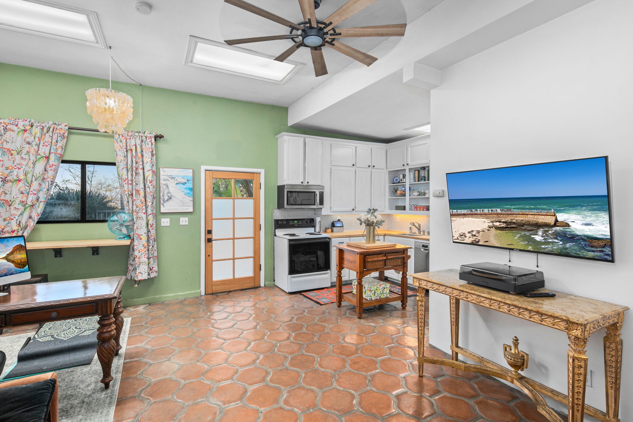 1115 S Mollison Ave-128