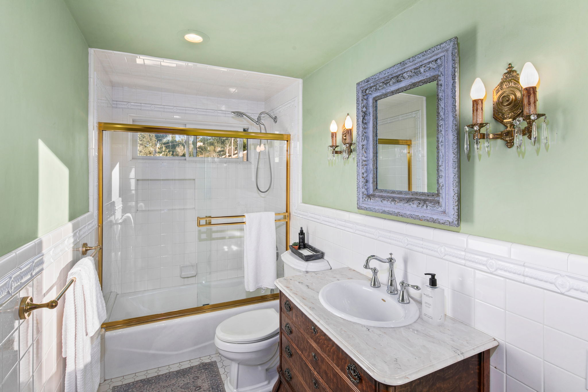 1115 S Mollison Ave-118