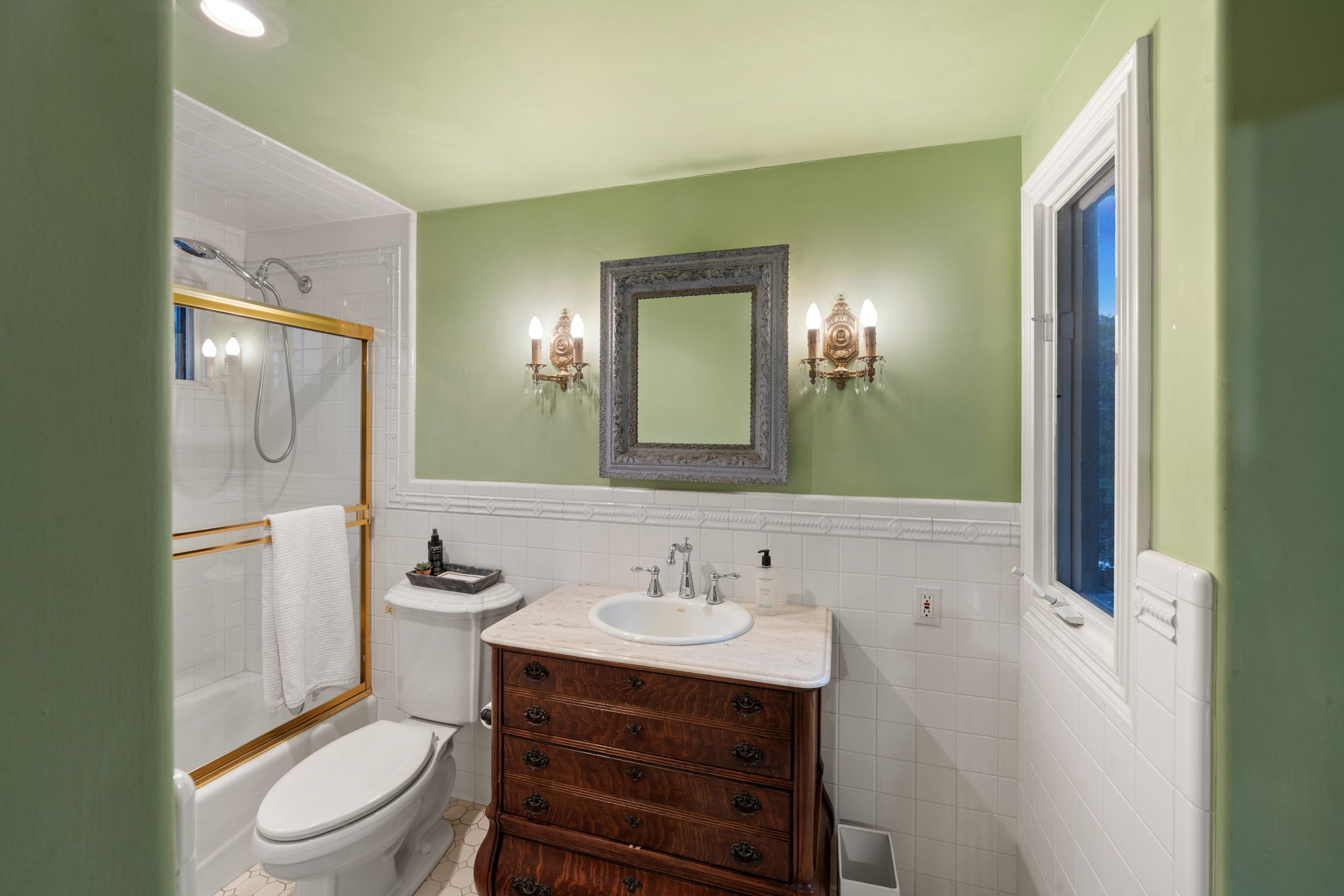 1115 S Mollison Ave-33