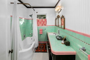 1115 S Mollison Ave-104