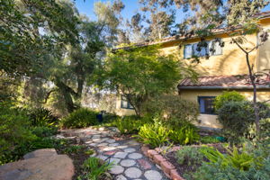 1115 S Mollison Ave-50