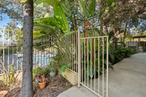 1115 S Mollison Ave-3